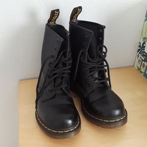Dr. Martens 1460  8 Eye Smooth Black Boot